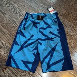 NWT - Boy’s Kyrie Irving Nike Dri-FIT Shorts - Large